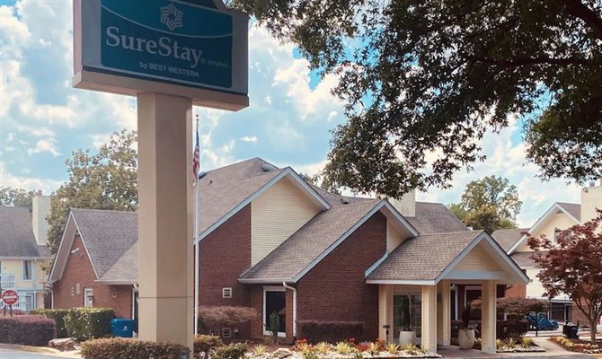 O SureStay Studio by Best Western Charlotte Executive Park, em Charlotte, na Carolina do Norte, conta com 116 suítes
