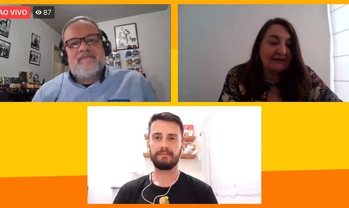 Artur Luiz Andrade, da PANROTAS, e Magda Nassar, da Abav Nacional, conversam com Bruno Wendling, do  Fornatur e Fundtur-MS