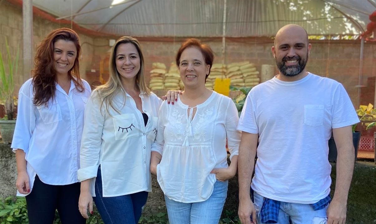 Luana Cloper, Camila Mattos, Ana Pampillòn e Rodrigo Baruffaldi são os desenvolvedores da CMLC