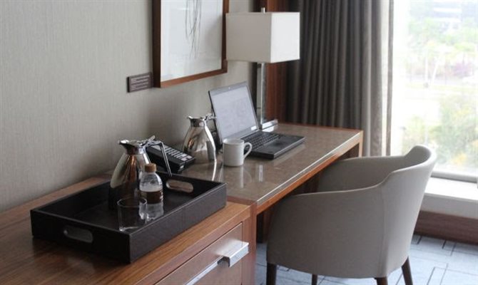 Hotéis Hilton no Brasil oferecem office room por meio de diárias ou pacotes promocionais