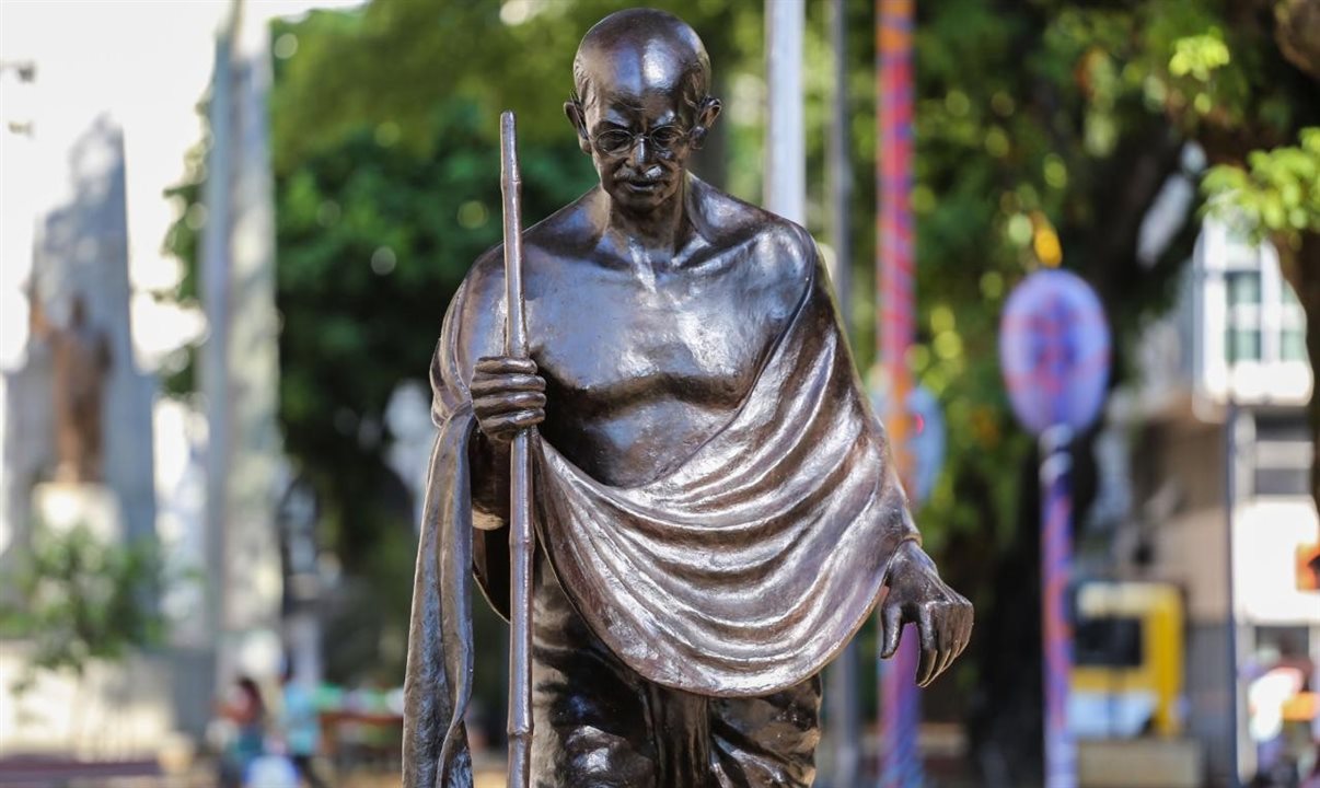 Além de Salvador, há exemplares da estátua em São Paulo, Rio de Janeiro, Brasília e Londrina (PR)