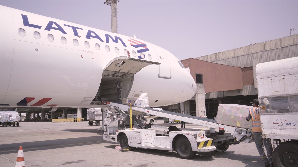 Avião Solidário é um programa do Grupo Latam Airlines com nove anos de história, que beneficia a América Latina por meio da estrutura, da conectividade e da capacidade de transporte de negócios de passageiros e de carga<br/>