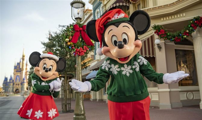 Mickey e Minnie comemorando o aniversário no Disney's Rivera Resort, na Flórida
