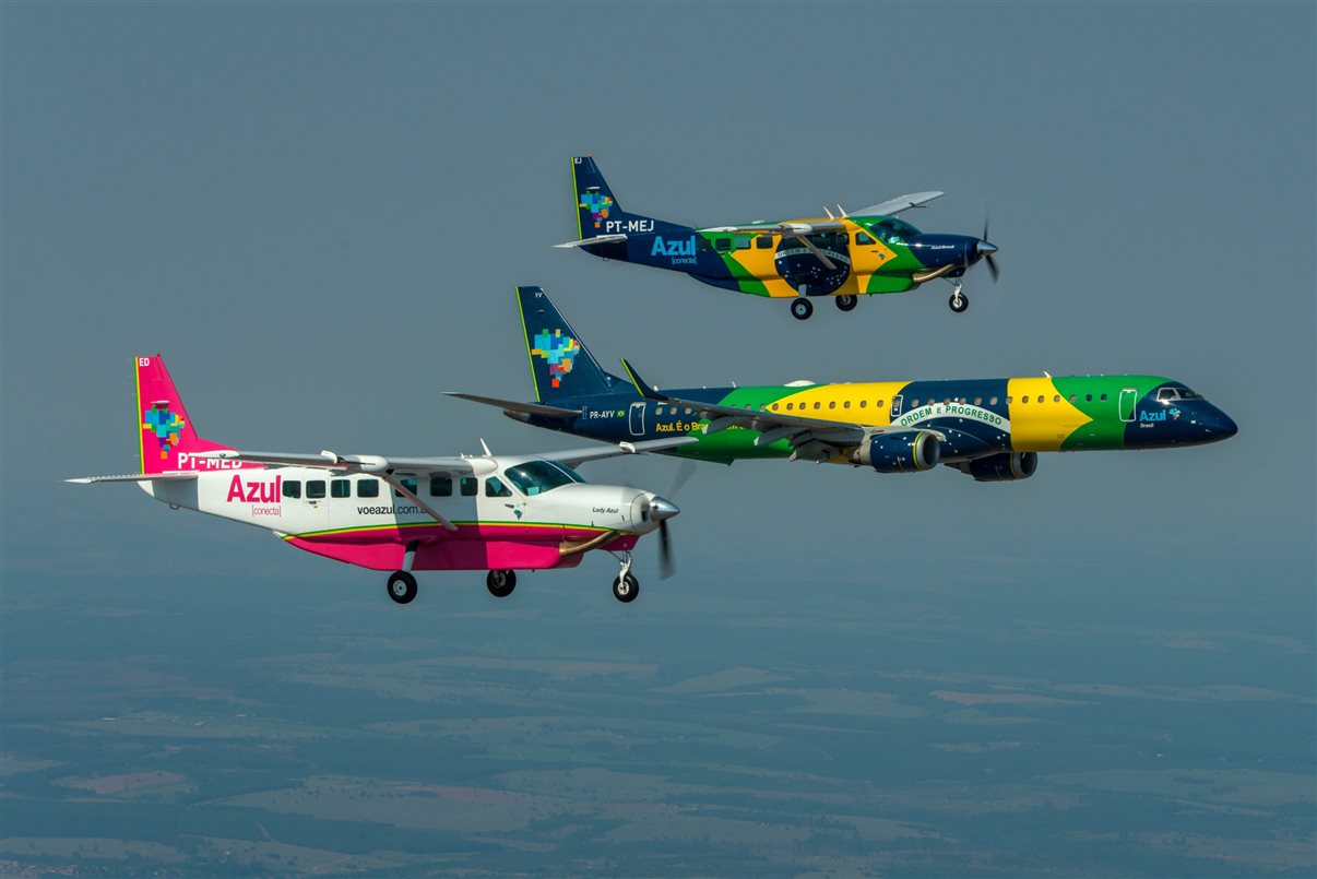 Azul realiza voo em homenagem ao Brasil; veja fotos | Aviação