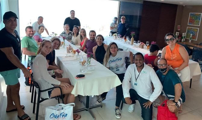 Agentes de viagens são recepcionados com almoço no Peró Praia Hotel
