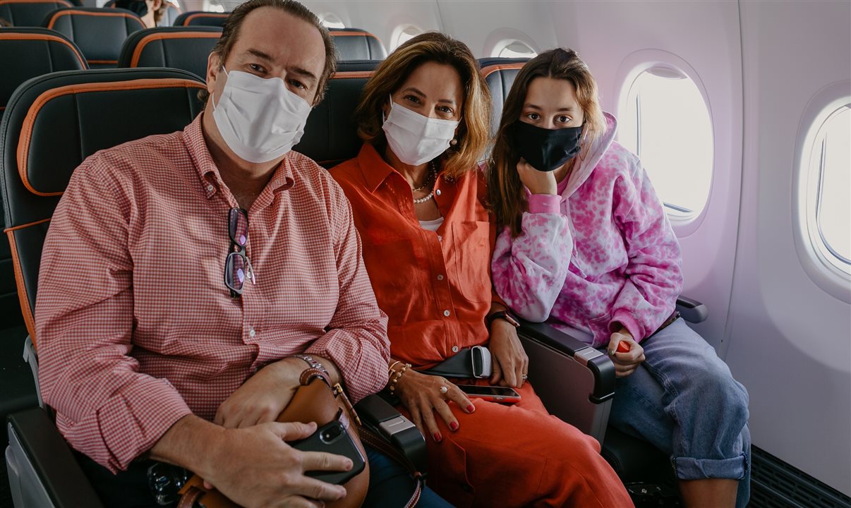 Joaquim Constantino e a família no voo da Gol com o 737 MAX