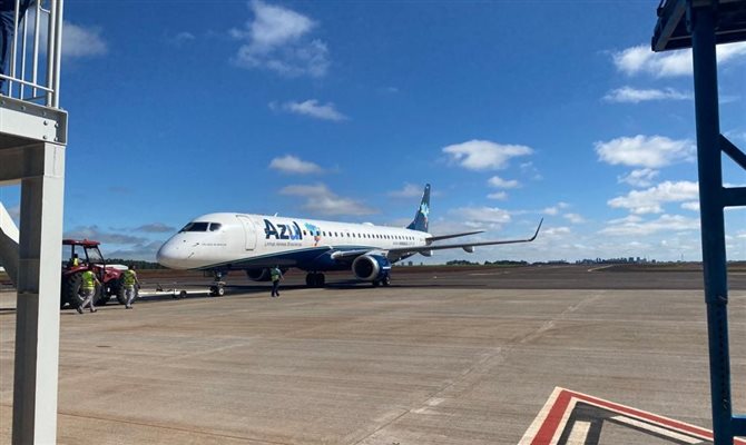O Aeroporto de Cascavel opera atualmente voos regulares das empresas aéreas Azul e Gol, conectando a região a Curitiba, Campinas e Guarulhos