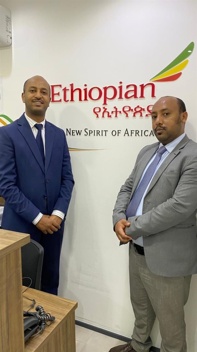 Girum Abebe, que deixa o Brasil após seis anos e volta à Etiópia, na matriz da companhia, e Michael Bekele, de chegada para dirigir a companhia no País