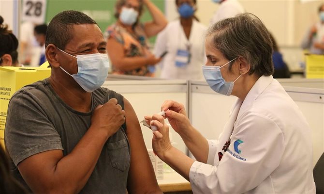 Por aqui, o índice dos totalmente vacinados superou a marca de 60% do total de brasileiros