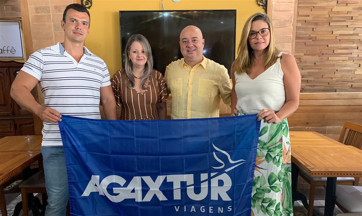 Raphael Silva, Tathiana Chedid, Guilherme Reis e Juciara Evangelista formam a equipe da Agaxtur no Rio de Janeiro