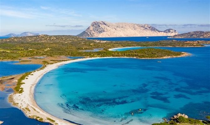 O resorts estará situado em Puntaldia, na costa nordeste da Sardenha