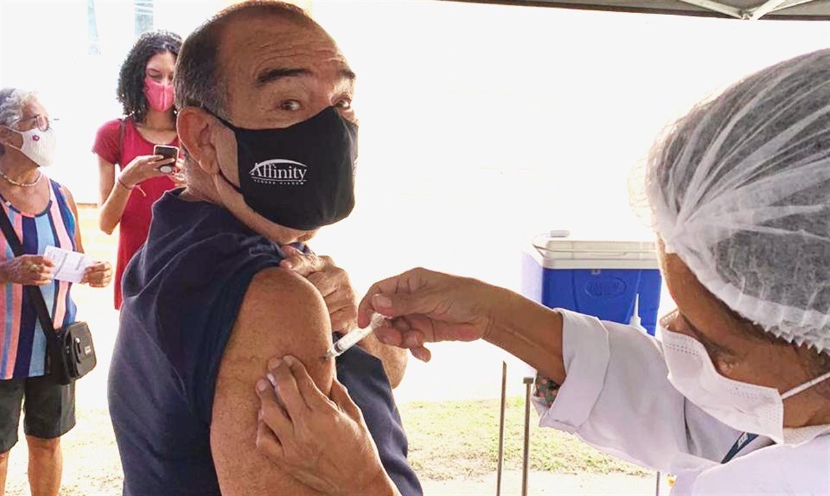 Marilberto França recebeu a primeira dose da vacina contra covid-19