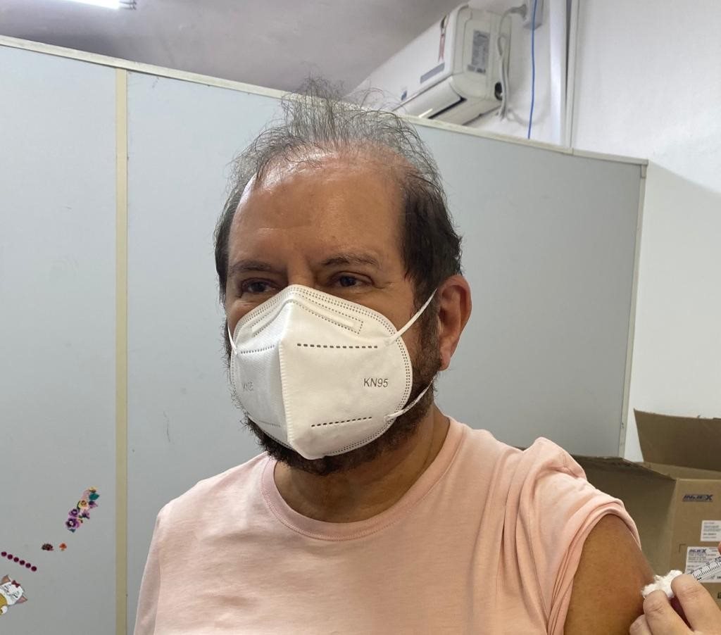 Guilherme Paulus vacinado no Brasil