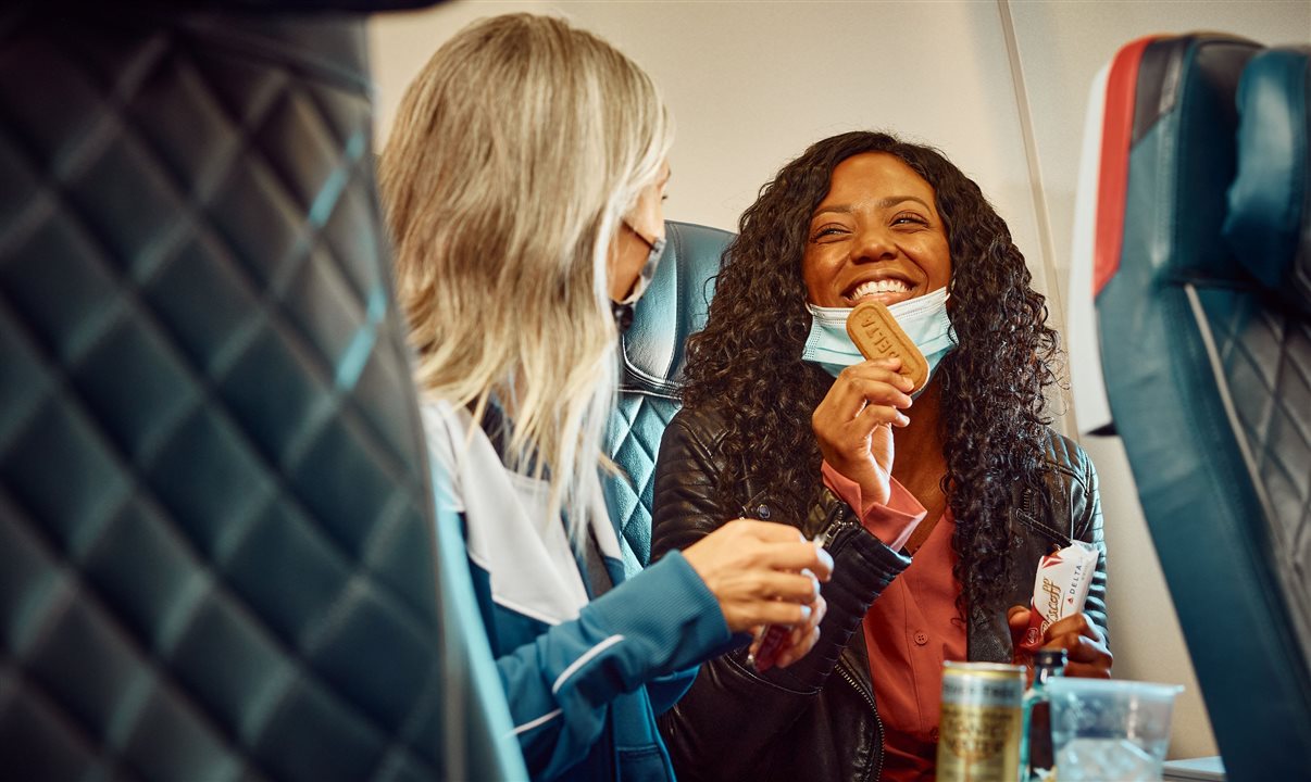 Entre as dicas, a Delta recomenda que os passageiros respirem com calma e bebam com moderação