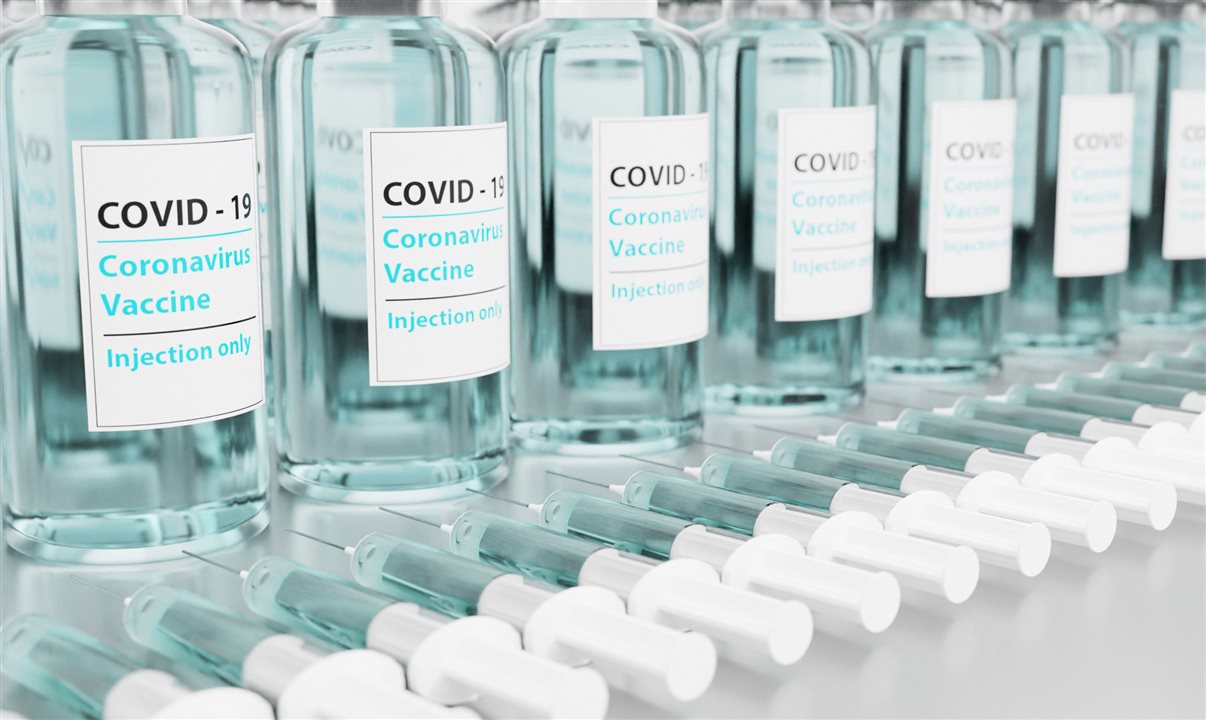 Funcionários de aeroportos começam a ser vacinados contra covid-19