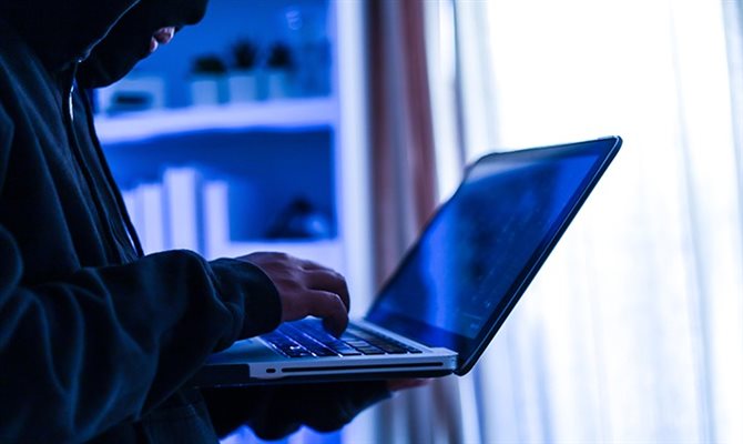 Hackers aproveitam o cenário instável para aplicar crimes digitais