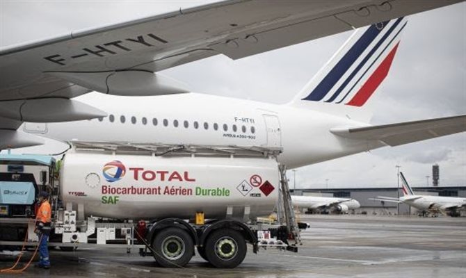 Air France-KLM realiza 1° voo longo com combustível de aviação sustentável produzido na França