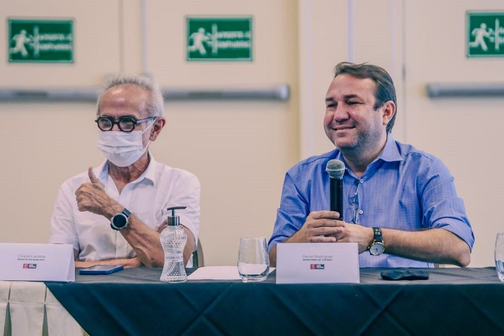 Cícero Lucena, prefeito de João Pessoa, e Daniel Rodrigues, secretário de Turismo da capital paraibana
