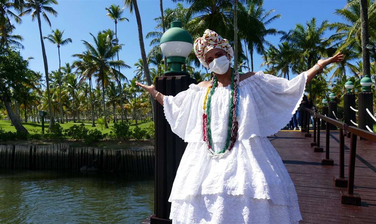 Márcia Santana, do Transamérica Comandatuba, recepciona visitantes no resort