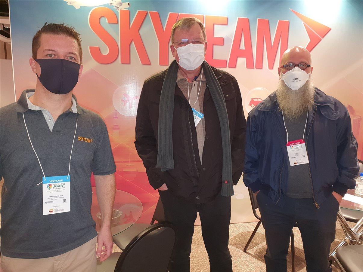 Alessandro Scholze, Peter Weber e Élis Rodrigues, do Skyteam