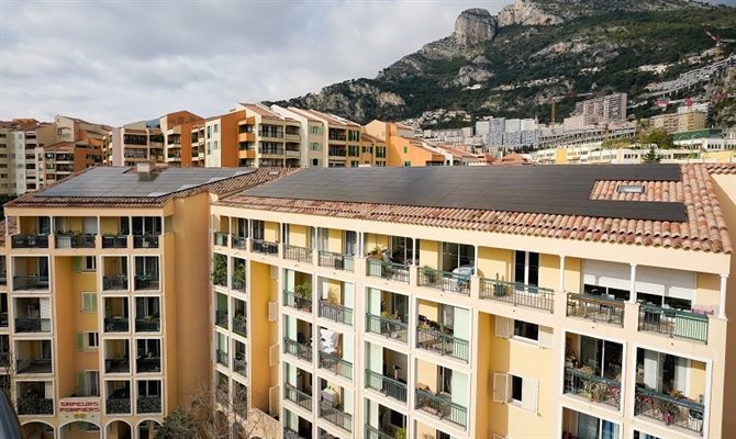 A gerações de energia renovável, com a instalação de painéis solares fotovoltaicos, é um dos aspectos tratados no plano do Visit Monaco