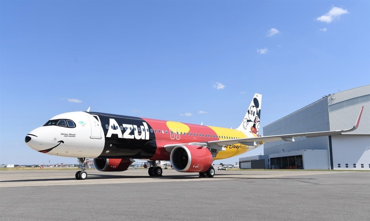 O avião do Mickey Mouse voará em quase cinquenta aeroportos brasileiros