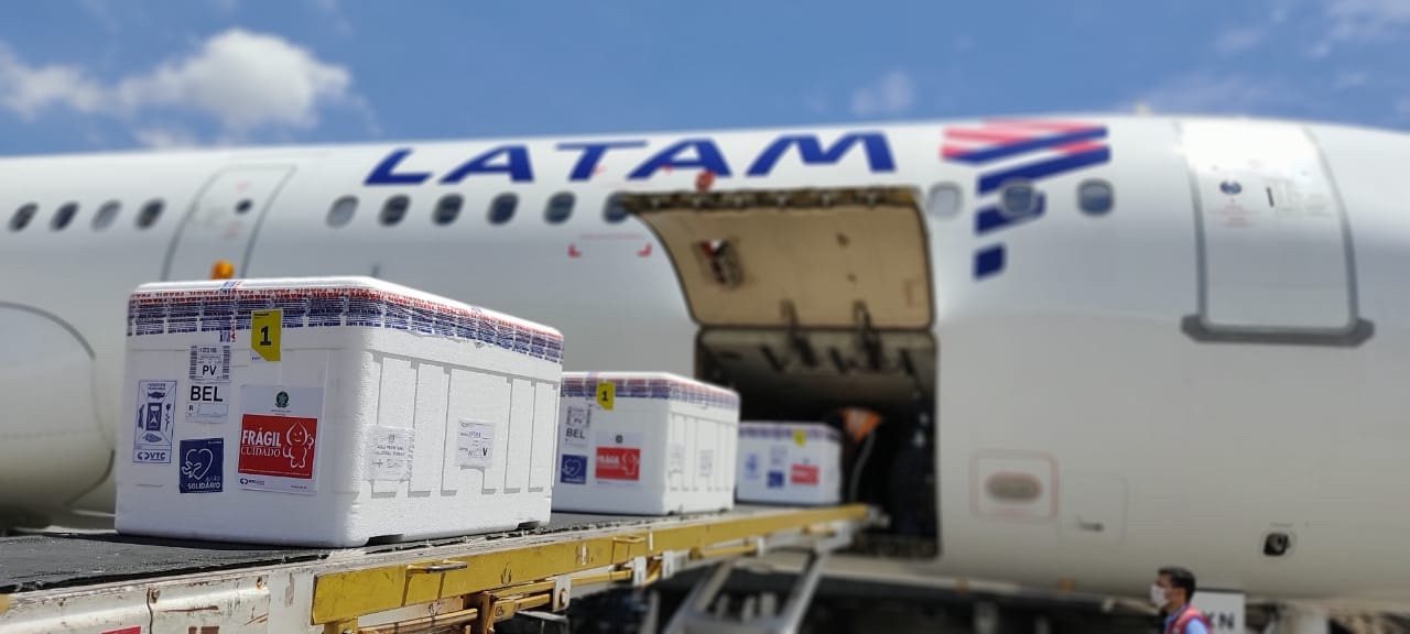 Foram mais de 1,5 mil voos da Latam transportando vacinas contra a covid-19 pelo Brasil