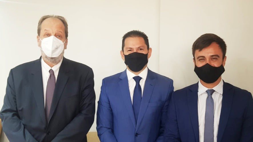 Eduardo Sanovicz, presidente da Abear, Marcelo Ramos, deputado federal (PL-AM) e vice-presidente da Câmara, e Renato Rabelo, assessor de Relações Institucionais da Abear