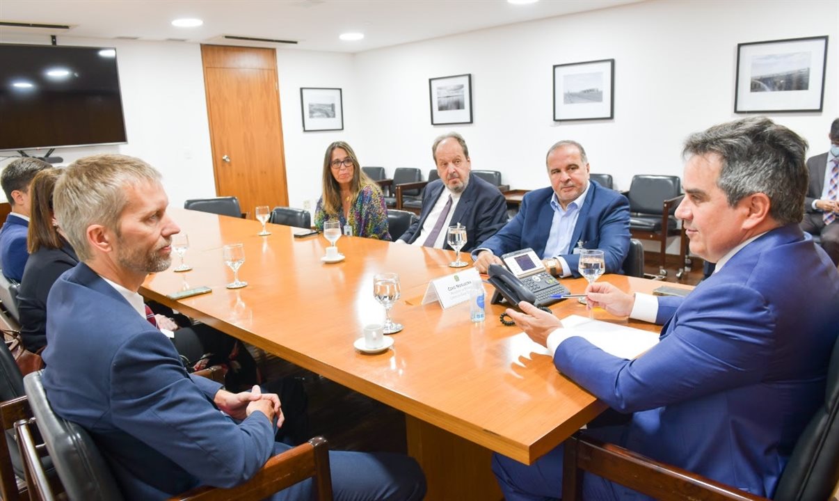Ciro Nogueira, ministro da Casa Civil, recebeu os líderes da Latam, Jerome Cadier, e da Abear, Eduardo Sanovicz, em Brasília