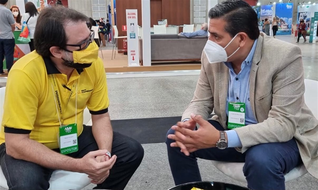 O diretor comercial da ITA, Fabiano Oliveira, e o secretário executivo do Inprotur, Ricardo Sosa, conversaram durante a Abav Expo & Collab