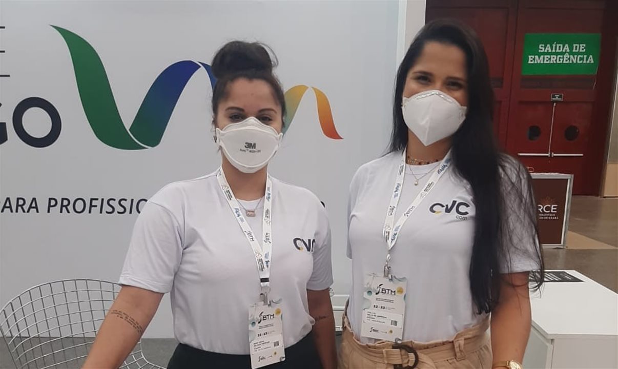 Maria Cecília Seabra, de Recrutamento e Seleção, e Evellyn Castro Silva, de Marca Empregadora, áreas da CVC Corp