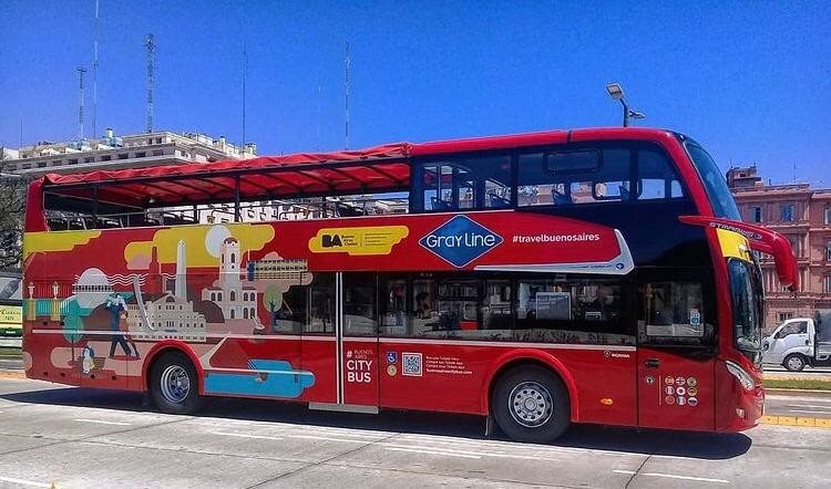 Bus Turistico Gray Line em Buenos Aires conta com os tradicionais ônibus vermelhos de dois andares