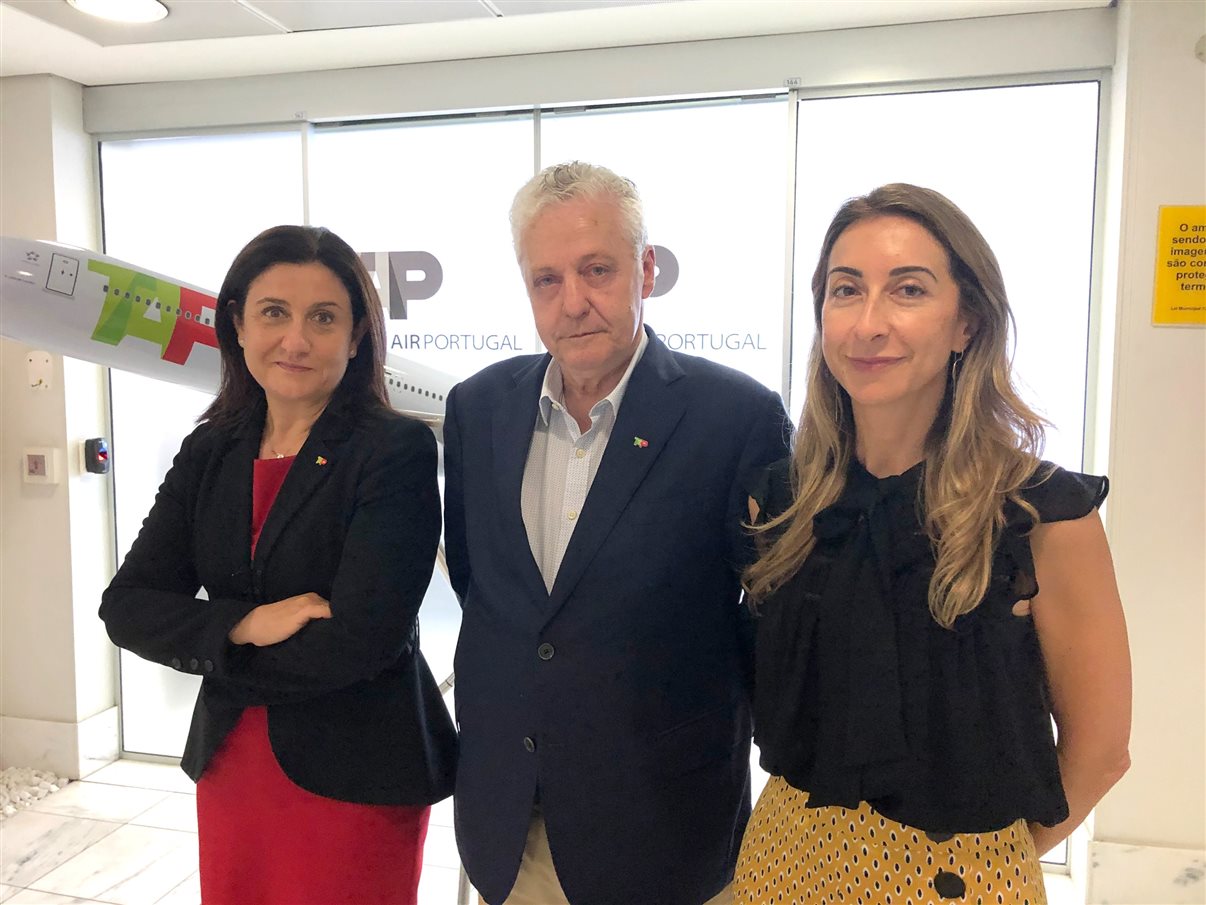 Christine Ourmières-Widener, CEO da TAP, Mario Carvalho, diretor da companhia para o Brasil, e Silvia Mosquera, CCO da aérea portuguesa