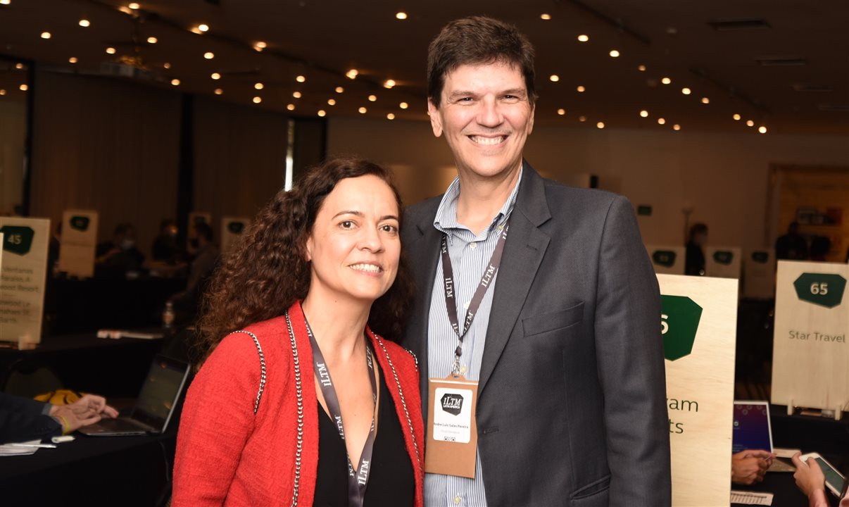 Denise Santiago, diretora comercial da Nova Operadora, com André Pereira, fundador e CEO da empresa