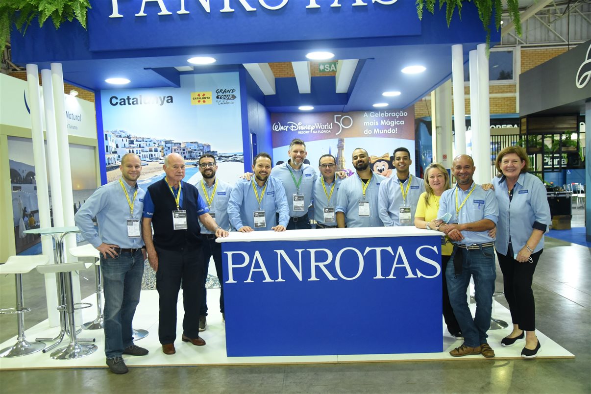 Estande e equipe PANROTAS no Festuris 2021