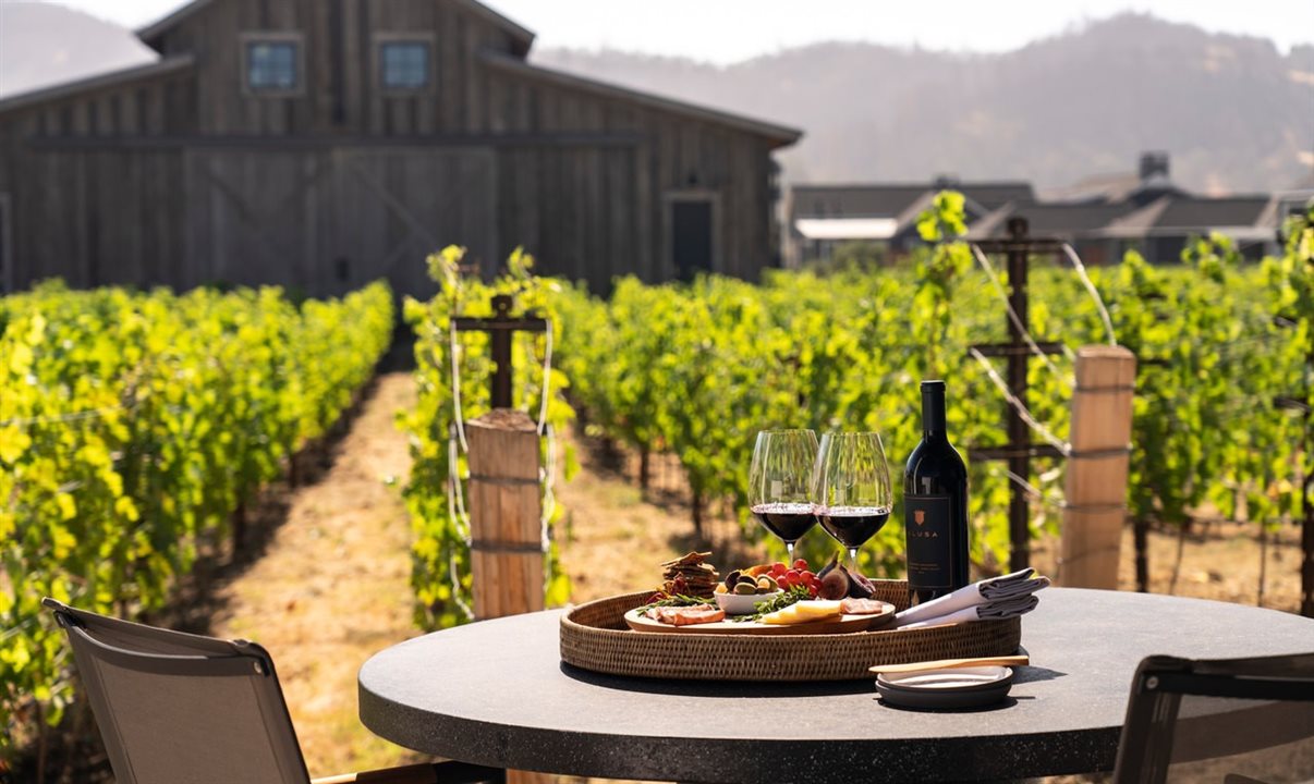 Em região conhecida por abrigar produtoras de vinhos, o Four Seasons é inaugurado dentro de vinícola