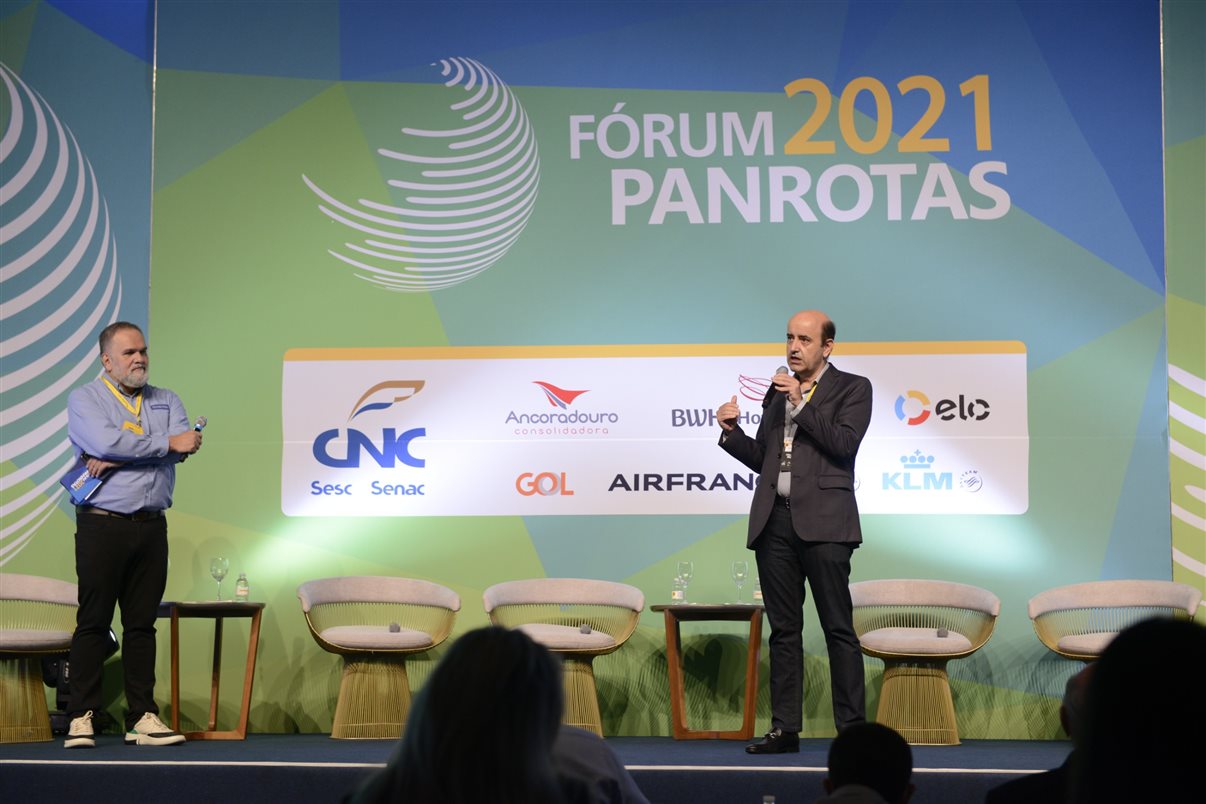 Antonio Dias, do Royal Palm Campinas, em apresentação no Fórum PANROTAS 2021