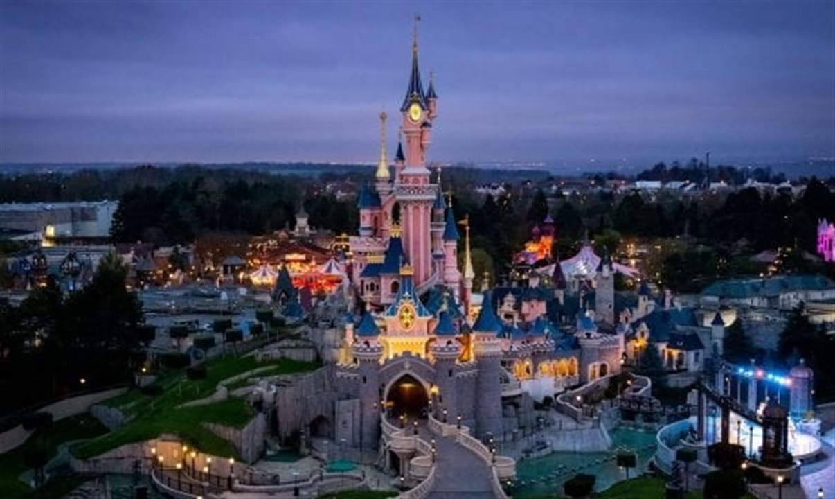 Castelo da Bela Adormecida, na Disneyland Paris, é reaberto após 12 meses de reforma