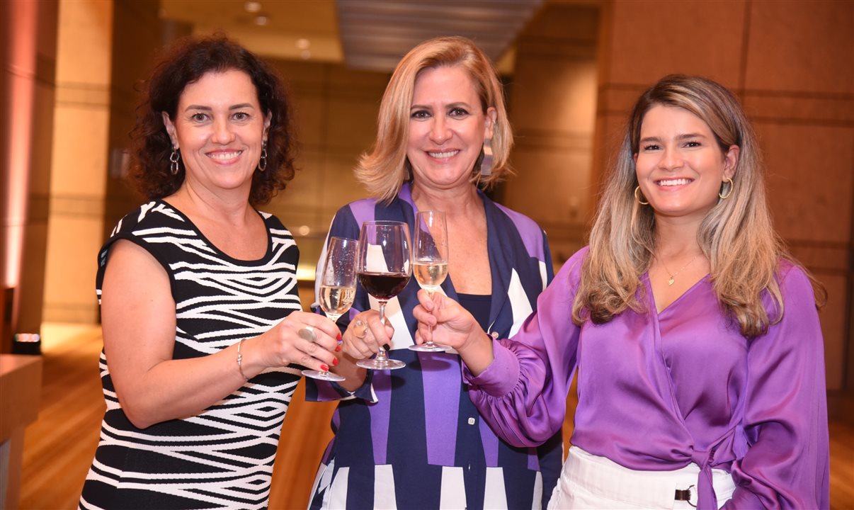 Patricia Thomas, Viviânne Martins e Juliana Andrade, da Academia de Viagens Corporativas