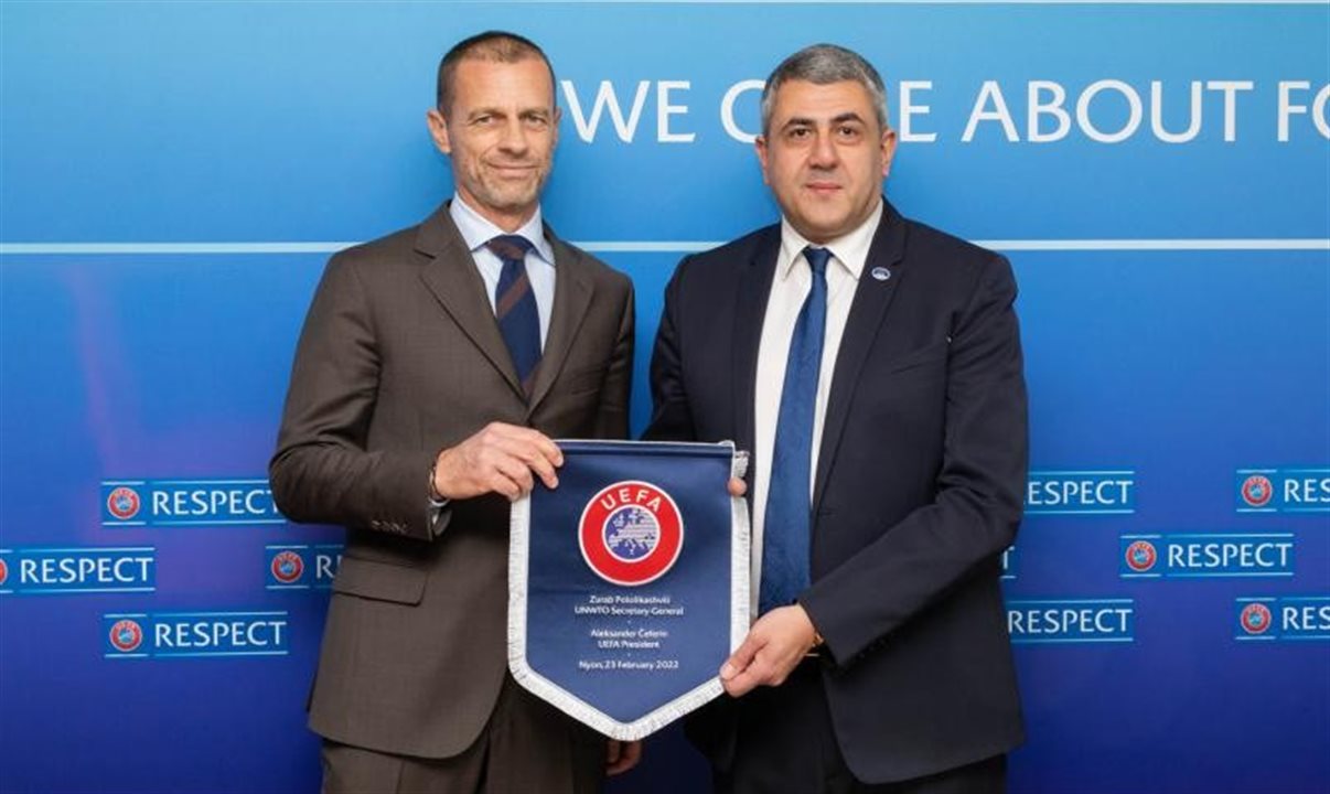 Aleksander Ceferin, presidente da Uefa, e Zurab Pololikashvili, secretário-geral da OMT