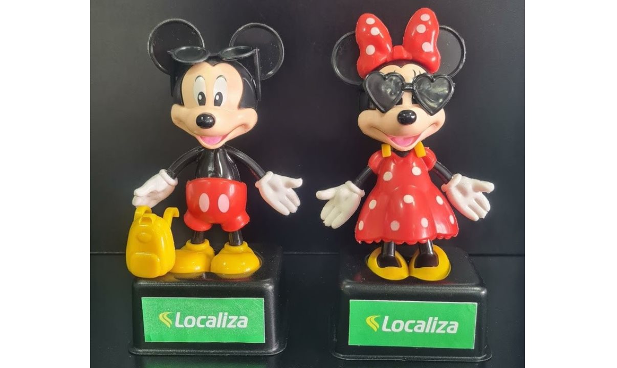 Clientes que alugarem um carro por cinco diárias ou mais, ganham bonecos inspirados no Mickey e na Minnie