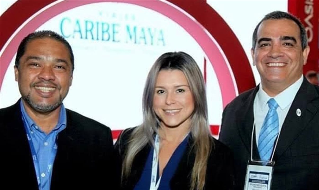 Líssia Medeiros entre os líderes da BBC, que organiza a Brazil Travel Market