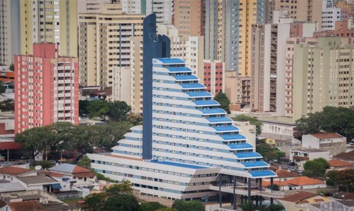 A unidade Blue Tree em Londrina é conhecida por sua arquitetura, que foi pensada para lembrar um veleiro