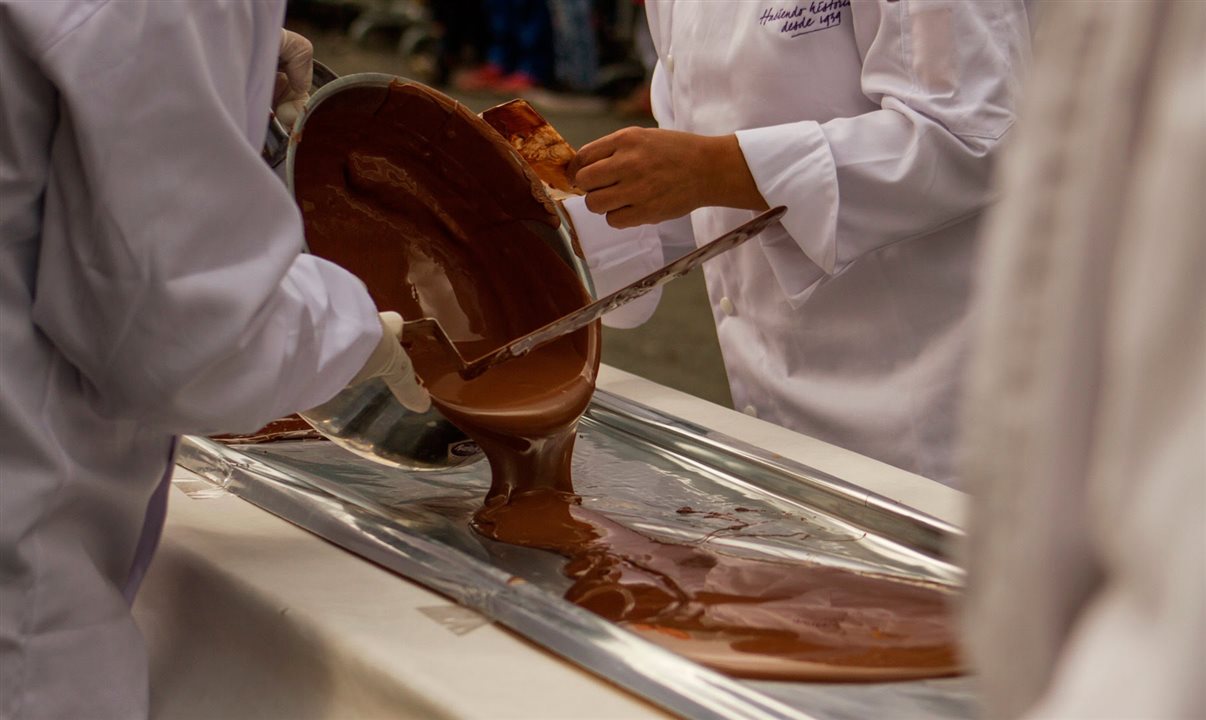 A barra de chocolate preparada em Bariloche terá 210 metros de comprimento