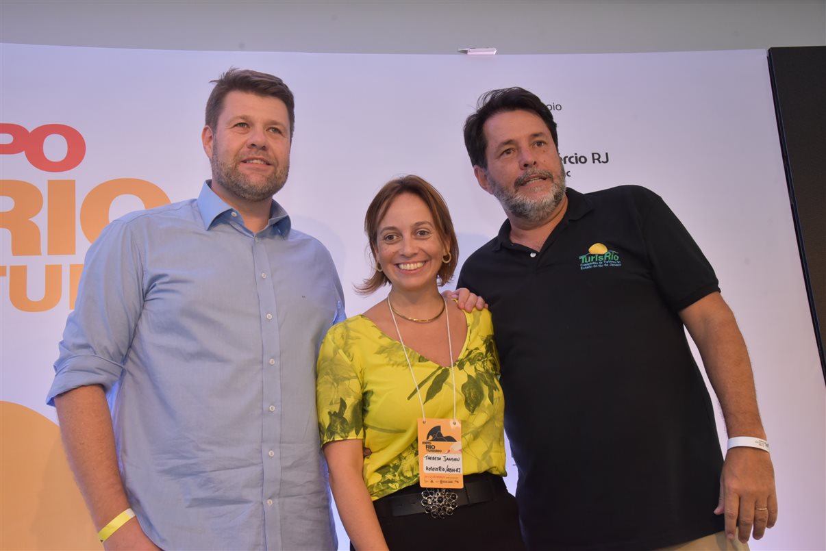 Gustavo Tutuca, secretário de Turismo do Rio de Janeiro, Teresa Jansen, da ABIH-RJ, e Sérgio Riécardo, da TurisRio