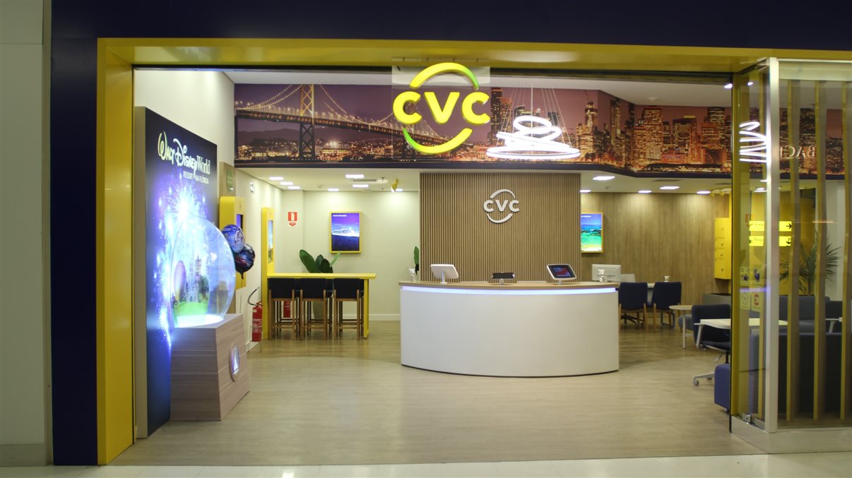 Fachada da loja modelo do novo conceito CVC, no Shopping Cidade São Paulo