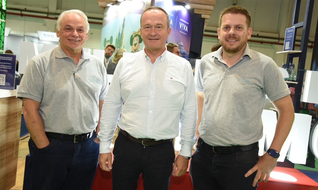 Orlando Giglio, Mark Nueschen e Ramón Girón, da Iberostar, durante a WTM