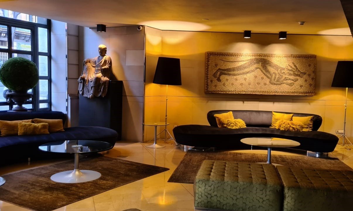 Claris Hotel & Spa Barcelona aposta em objetos de arte para conquistar hóspedes