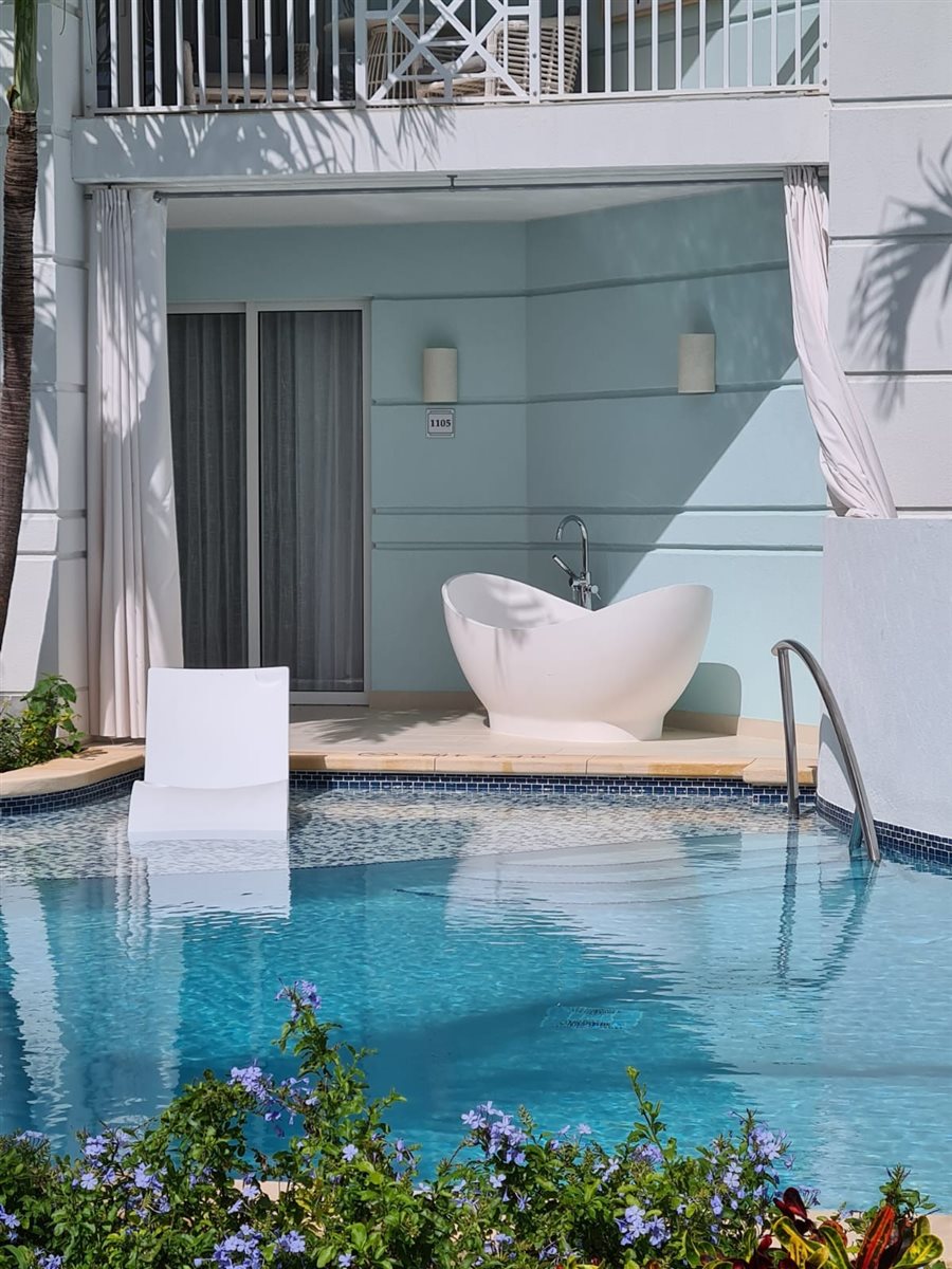 Sandals Royal Bahamian tem suítes com varanda e piscina privativas, com direito a banheira em algumas delas