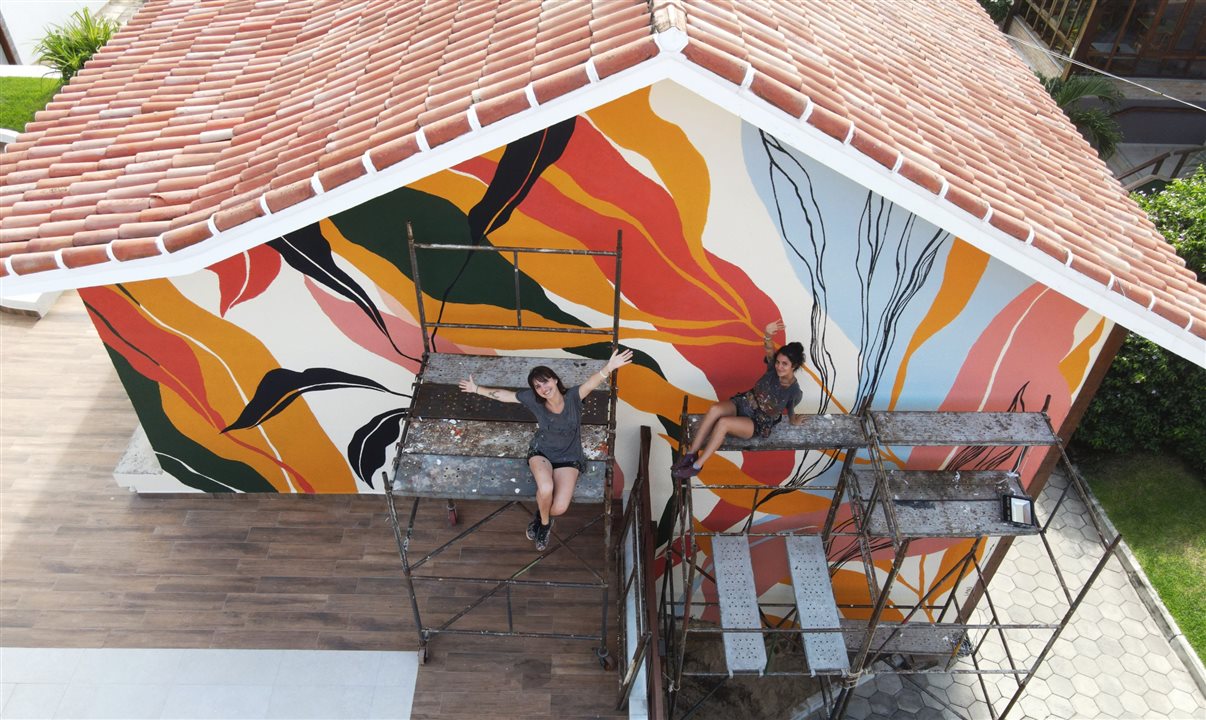 O grupo convidou os artistas Lanó e Rafael Uzai para espalhar arte pelos hotéis em Porto de Galinhas (PE)